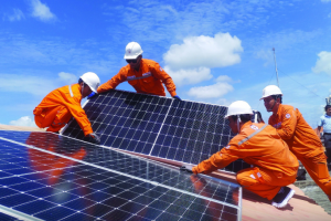Bán điện mặt trời cho hàng xóm: Luật không cấm, cơ quan chức năng e dè